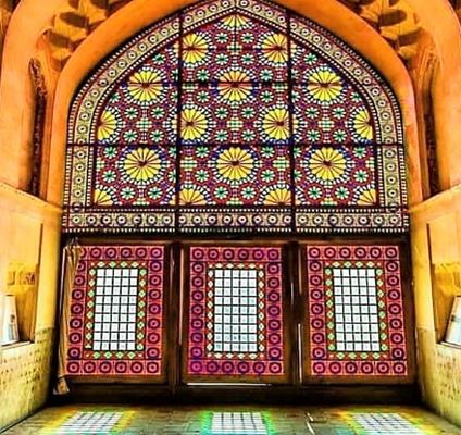 مجمع الزندیه، المؤسسات الإدارية، الترفيهية والخدمية في شيراز في القرن الثامن عشر